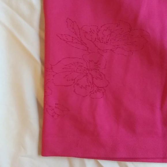 Workout top - Picture 3 of 5